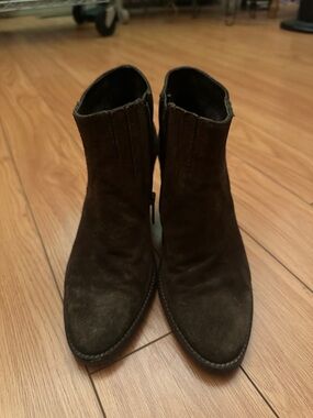 Aquatalia Women’s Brown Suede Ankle Boots